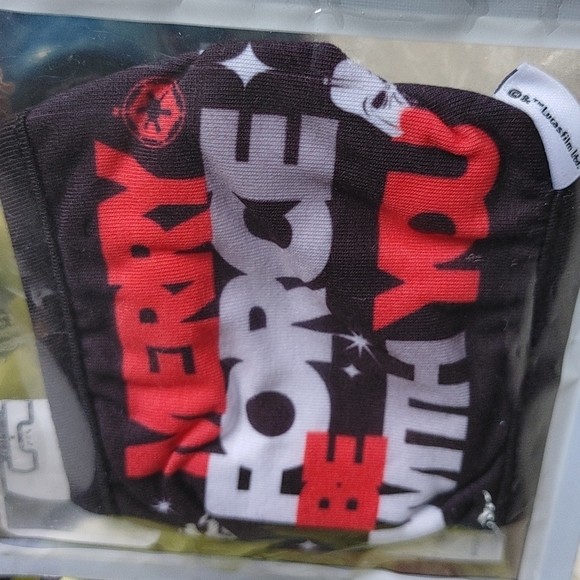 Disney Star Wars " Merry Force Be with You" Youth Face Mask - Picture 2 of 5